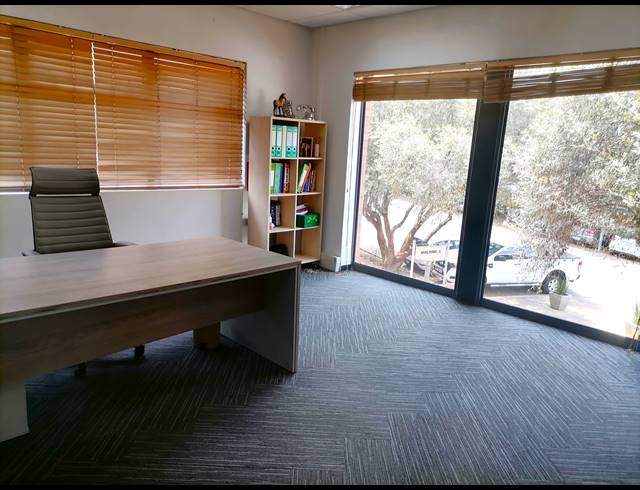 251M² CO-WORKING SPACE TO LET IN DIE HOEWES
